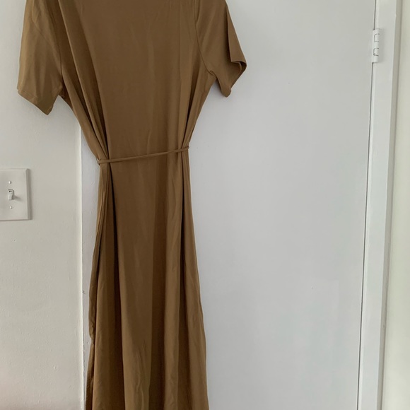 NWT knit midi tie waist dress. - Picture 2 of 4